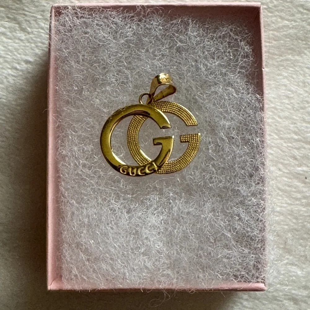 18k Solid Yellow Gold GG Pendant Unisex 2.11 gm Brand New - Picture 2 of 5